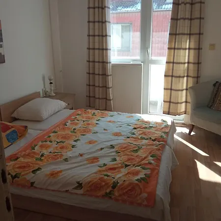 International 2-star Spacious 88 Sq M Lejlighed *