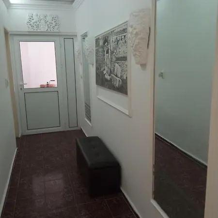 International 2-star Spacious 88 Sq M Lejlighed *