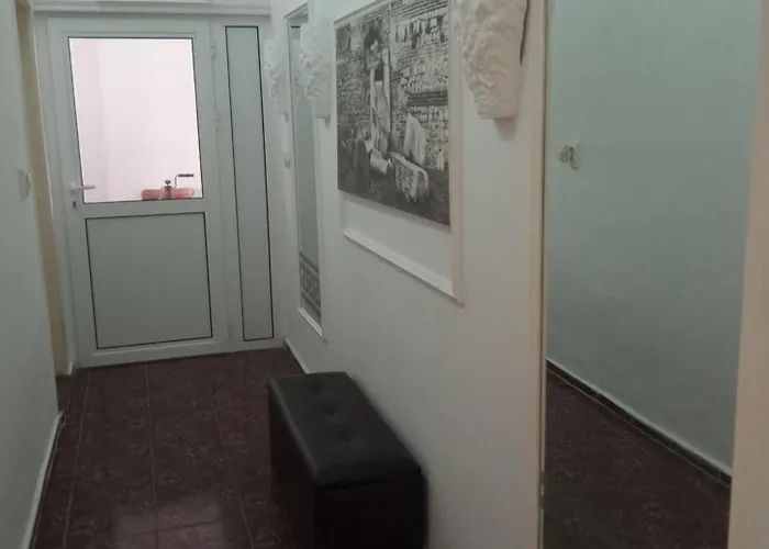 International 2-star Spacious 88 Sq M Apartment *